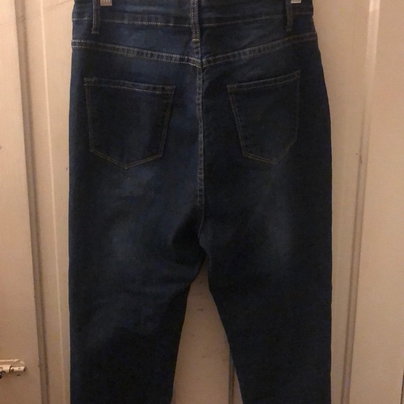 Distressed jeans - Picture 2 of 5